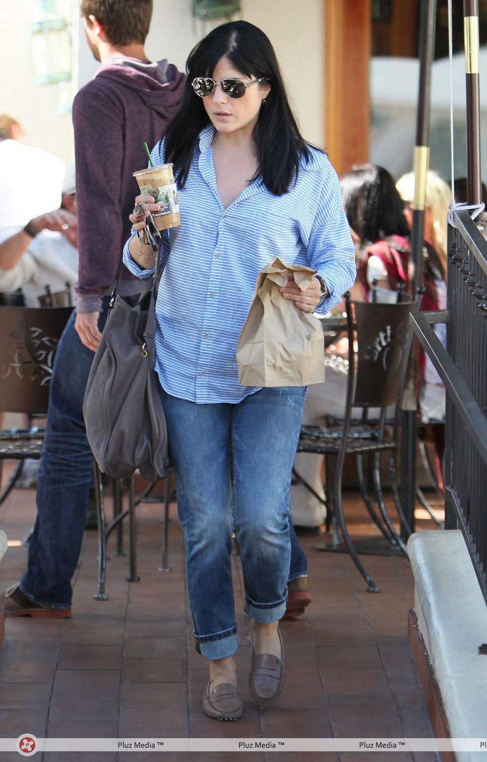 Selma Blair carries a cool drink as she leaves Urth Caffe | Picture 112803